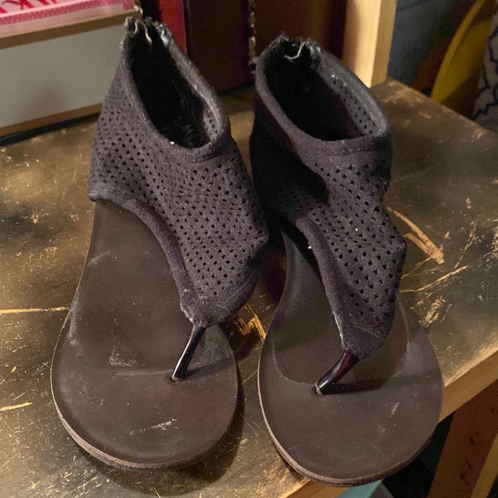 Black sandals